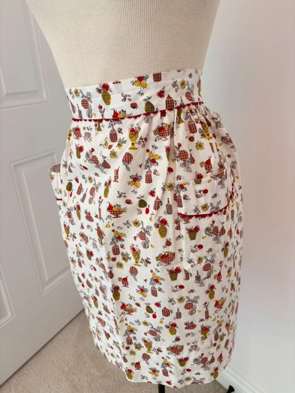 Vintage kitchen apron novelty fruit and floral pattern with red rick rack trim